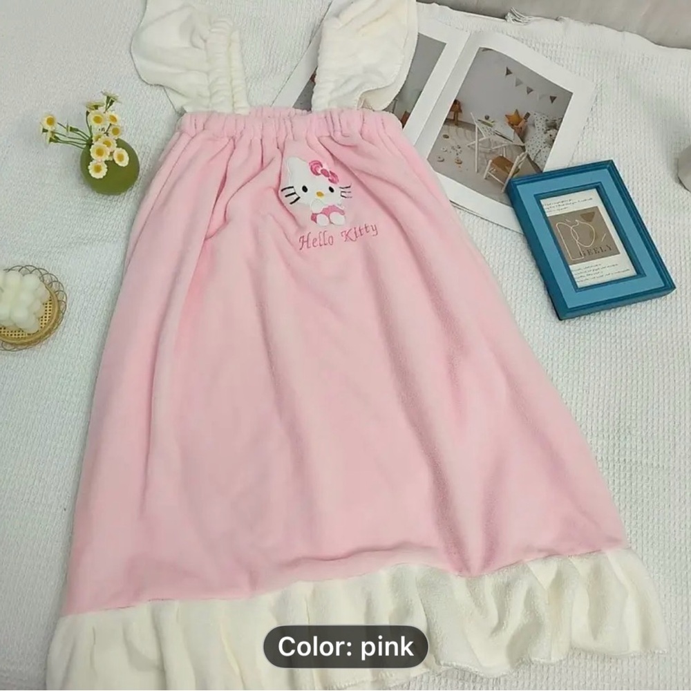 Hello Kitty Pink and White 3 piece towel set - Picture 4 of 6